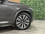 Volvo XC90 T8 AWD Recharge Plus Bright | Luchtvering | Trekhaak | 360 Camera | Harman Kardon | 455pk | Adaptieve Cruise Control | Stoelverwarming voor+achter | Stuurwielverwarming | Schuifdak | Full LED Meesturende koplampen | Pilot Assist | BLIS Dode Hoek Detectie | Elektrische voorstoelen geheugen | Lederen bekleding | Zitting verlenging voorstoelen | Lederen dashboard | 20 Inch | Google Infotainment | Keyless Drive | Privacy Glass | Elektrisch bedienbare achterklep | Geïntegreerd kinderzitje achterin | Geïntegreerde zongordijnen achterportieren | Verlichte instaplijsten | 7-Persoons | 4-Zone Climate Control | DAB Radio | Apple Carplay/Android Auto | Platinum Grey |