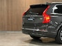 Volvo XC90 T8 AWD Recharge Plus Bright | Luchtvering | Trekhaak | 360 Camera | Harman Kardon | 455pk | Adaptieve Cruise Control | Stoelverwarming voor+achter | Stuurwielverwarming | Schuifdak | Full LED Meesturende koplampen | Pilot Assist | BLIS Dode Hoek Detectie | Elektrische voorstoelen geheugen | Lederen bekleding | Zitting verlenging voorstoelen | Lederen dashboard | 20 Inch | Google Infotainment | Keyless Drive | Privacy Glass | Elektrisch bedienbare achterklep | Geïntegreerd kinderzitje achterin | Geïntegreerde zongordijnen achterportieren | Verlichte instaplijsten | 7-Persoons | 4-Zone Climate Control | DAB Radio | Apple Carplay/Android Auto | Platinum Grey |