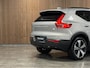 Volvo XC40 Recharge Plus 70 kWh | 96% SoH | All-season banden | Adaptieve Cruise Control | Stoel en Stuurwielverwarming | Parkeercamera | BLIS Blind Spot Information System | Pilot Assist | 19 Inch | R-Design microtech/alcantara bekleding met wit stiksel en bies | Zitting verlenging voorstoelen | Warmtepomp | Google Infotainment | Keyless Drive | Privacy Glass | Parkeersensoren voor+achter | Elektrisch bedienbare achterklep | DAB Radio | Apple Carplay/Android Auto | Volvo On Call met mobiele App functie | Silver Dawn Metallic |