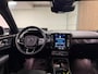 Volvo XC40 Recharge Plus 70 kWh | 96% SoH | All-season banden | Adaptieve Cruise Control | Stoel en Stuurwielverwarming | Parkeercamera | BLIS Blind Spot Information System | Pilot Assist | 19 Inch | R-Design microtech/alcantara bekleding met wit stiksel en bies | Zitting verlenging voorstoelen | Warmtepomp | Google Infotainment | Keyless Drive | Privacy Glass | Parkeersensoren voor+achter | Elektrisch bedienbare achterklep | DAB Radio | Apple Carplay/Android Auto | Volvo On Call met mobiele App functie | Silver Dawn Metallic |