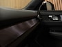 Volvo XC40 Recharge Plus 70 kWh | 96% SoH | All-season banden | Adaptieve Cruise Control | Stoel en Stuurwielverwarming | Parkeercamera | BLIS Blind Spot Information System | Pilot Assist | 19 Inch | R-Design microtech/alcantara bekleding met wit stiksel en bies | Zitting verlenging voorstoelen | Warmtepomp | Google Infotainment | Keyless Drive | Privacy Glass | Parkeersensoren voor+achter | Elektrisch bedienbare achterklep | DAB Radio | Apple Carplay/Android Auto | Volvo On Call met mobiele App functie | Silver Dawn Metallic |