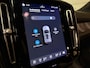 Volvo XC40 Recharge Plus 70 kWh | 96% SoH | All-season banden | Adaptieve Cruise Control | Stoel en Stuurwielverwarming | Parkeercamera | BLIS Blind Spot Information System | Pilot Assist | 19 Inch | R-Design microtech/alcantara bekleding met wit stiksel en bies | Zitting verlenging voorstoelen | Warmtepomp | Google Infotainment | Keyless Drive | Privacy Glass | Parkeersensoren voor+achter | Elektrisch bedienbare achterklep | DAB Radio | Apple Carplay/Android Auto | Volvo On Call met mobiele App functie | Silver Dawn Metallic |