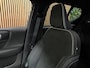 Volvo XC40 Recharge Plus 70 kWh | 96% SoH | All-season banden | Adaptieve Cruise Control | Stoel en Stuurwielverwarming | Parkeercamera | BLIS Blind Spot Information System | Pilot Assist | 19 Inch | R-Design microtech/alcantara bekleding met wit stiksel en bies | Zitting verlenging voorstoelen | Warmtepomp | Google Infotainment | Keyless Drive | Privacy Glass | Parkeersensoren voor+achter | Elektrisch bedienbare achterklep | DAB Radio | Apple Carplay/Android Auto | Volvo On Call met mobiele App functie | Silver Dawn Metallic |
