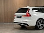 Volvo V60 T8 AWD Recharge Ultra Dark | Trekhaak | 360 Camera | Schuifdak | 455pk | Crystal White | Head-Up Display | Harman Kardon | Adaptieve Cruise Control | Stoelverwarming voor+achter | Stuurwielverwarming | 19 Inch | Full LED Meesturende koplampen | Pilot Assist | BLIS Dode Hoek Detectie | Elektrische voorstoelen geheugen | Lederen bekleding | Zitting verlenging voorstoelen | Lederen dashboard | Google Infotainment | Keyless Drive | Parkeersensoren voor+achter | Privacy Glass | Elektrisch bedienbare achterklep | DAB Radio | Apple Carplay/Android Auto | Volvo On Call met mobiele App functie | Crystal White Metallic |