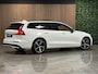 Volvo V60 T8 AWD Recharge Ultra Dark | Trekhaak | 360 Camera | Schuifdak | 455pk | Crystal White | Head-Up Display | Harman Kardon | Adaptieve Cruise Control | Stoelverwarming voor+achter | Stuurwielverwarming | 19 Inch | Full LED Meesturende koplampen | Pilot Assist | BLIS Dode Hoek Detectie | Elektrische voorstoelen geheugen | Lederen bekleding | Zitting verlenging voorstoelen | Lederen dashboard | Google Infotainment | Keyless Drive | Parkeersensoren voor+achter | Privacy Glass | Elektrisch bedienbare achterklep | DAB Radio | Apple Carplay/Android Auto | Volvo On Call met mobiele App functie | Crystal White Metallic |