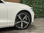 Volvo V60 T8 AWD Recharge Ultra Dark | Trekhaak | 360 Camera | Schuifdak | 455pk | Crystal White | Head-Up Display | Harman Kardon | Adaptieve Cruise Control | Stoelverwarming voor+achter | Stuurwielverwarming | 19 Inch | Full LED Meesturende koplampen | Pilot Assist | BLIS Dode Hoek Detectie | Elektrische voorstoelen geheugen | Lederen bekleding | Zitting verlenging voorstoelen | Lederen dashboard | Google Infotainment | Keyless Drive | Parkeersensoren voor+achter | Privacy Glass | Elektrisch bedienbare achterklep | DAB Radio | Apple Carplay/Android Auto | Volvo On Call met mobiele App functie | Crystal White Metallic |
