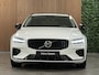 Volvo V60 T8 AWD Recharge Ultra Dark | Trekhaak | 360 Camera | Schuifdak | 455pk | Crystal White | Head-Up Display | Harman Kardon | Adaptieve Cruise Control | Stoelverwarming voor+achter | Stuurwielverwarming | 19 Inch | Full LED Meesturende koplampen | Pilot Assist | BLIS Dode Hoek Detectie | Elektrische voorstoelen geheugen | Lederen bekleding | Zitting verlenging voorstoelen | Lederen dashboard | Google Infotainment | Keyless Drive | Parkeersensoren voor+achter | Privacy Glass | Elektrisch bedienbare achterklep | DAB Radio | Apple Carplay/Android Auto | Volvo On Call met mobiele App functie | Crystal White Metallic |