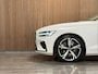Volvo V60 T8 AWD Recharge Ultra Dark | Trekhaak | 360 Camera | Schuifdak | 455pk | Crystal White | Head-Up Display | Harman Kardon | Adaptieve Cruise Control | Stoelverwarming voor+achter | Stuurwielverwarming | 19 Inch | Full LED Meesturende koplampen | Pilot Assist | BLIS Dode Hoek Detectie | Elektrische voorstoelen geheugen | Lederen bekleding | Zitting verlenging voorstoelen | Lederen dashboard | Google Infotainment | Keyless Drive | Parkeersensoren voor+achter | Privacy Glass | Elektrisch bedienbare achterklep | DAB Radio | Apple Carplay/Android Auto | Volvo On Call met mobiele App functie | Crystal White Metallic |