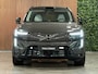 Volvo EX90 Twin Motor Performance Ultra 7p. 111 kWh | Full Option! | Bowers & Wilkins | Luchtvering | Trekhaak | 360° 3D Camera | Stoelmassage | Head-Up Display | 22 Inch | 517pk | Stoelventilatie | Adaptieve Cruise Control | Stoelverwarming voor+achter | Stuurwielverwarming | HD Pixel LED Koplampen Adaptief | Pilot Assist | BLIS Dode Hoek Detectie | Panorama dak | Elektrische voorstoelen met geheugen | Cardamom Dawn bekleding | Lederlook dashboard | Zitting verlenging voorstoelen | Geluidwerende/gelamineerde ramen | Soft Close portieren | Google infotainment | Warmtepomp | Geïntegreerd kinderzitje achterin | Keyless Drive | Parkeersensoren voor+achter | Elektrisch bedienbare achterklep | 7-Persoons | 4-Zone Climate Control | Apple Carplay/Android Auto | Volvo On Call met mobiele App functie | Platinum Grey Metallic