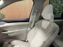 Volvo EX90 Twin Motor Performance Ultra 7p. 111 kWh | Full Option! | Bowers & Wilkins | Luchtvering | Trekhaak | 360° 3D Camera | Stoelmassage | Head-Up Display | 22 Inch | 517pk | Stoelventilatie | Adaptieve Cruise Control | Stoelverwarming voor+achter | Stuurwielverwarming | HD Pixel LED Koplampen Adaptief | Pilot Assist | BLIS Dode Hoek Detectie | Panorama dak | Elektrische voorstoelen met geheugen | Cardamom Dawn bekleding | Lederlook dashboard | Zitting verlenging voorstoelen | Geluidwerende/gelamineerde ramen | Soft Close portieren | Google infotainment | Warmtepomp | Geïntegreerd kinderzitje achterin | Keyless Drive | Parkeersensoren voor+achter | Elektrisch bedienbare achterklep | 7-Persoons | 4-Zone Climate Control | Apple Carplay/Android Auto | Volvo On Call met mobiele App functie | Platinum Grey Metallic