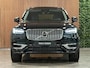 Volvo XC90 T8 AWD Recharge Plus Bright | Trekhaak | 360 Camera | Harman Kardon | 455pk | Adaptieve Cruise Control | Stoelverwarming voor+achter | Stuurwielverwarming | Schuifdak | Full LED Meesturende koplampen | Pilot Assist | BLIS Dode Hoek Detectie | Elektrische voorstoelen geheugen | Lederen bekleding | Zitting verlenging voorstoelen | Lederen dashboard | 21 Inch | Google Infotainment | Keyless Drive | Privacy Glass | Elektrisch bedienbare achterklep | Geïntegreerd kinderzitje achterin | Geïntegreerde zongordijnen achterportieren | Verlichte instaplijsten | 7-Persoons | 4-Zone Climate Control | DAB Radio | Apple Carplay/Android Auto | Onyx Black Metallic |