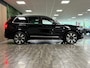 Volvo XC90 T8 AWD Recharge Plus Bright | Trekhaak | 360 Camera | Harman Kardon | 455pk | Adaptieve Cruise Control | Stoelverwarming voor+achter | Stuurwielverwarming | Schuifdak | Full LED Meesturende koplampen | Pilot Assist | BLIS Dode Hoek Detectie | Elektrische voorstoelen geheugen | Lederen bekleding | Zitting verlenging voorstoelen | Lederen dashboard | 21 Inch | Google Infotainment | Keyless Drive | Privacy Glass | Elektrisch bedienbare achterklep | Geïntegreerd kinderzitje achterin | Geïntegreerde zongordijnen achterportieren | Verlichte instaplijsten | 7-Persoons | 4-Zone Climate Control | DAB Radio | Apple Carplay/Android Auto | Onyx Black Metallic |