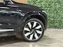 Volvo XC90 T8 AWD Recharge Plus Bright | Trekhaak | 360 Camera | Harman Kardon | 455pk | Adaptieve Cruise Control | Stoelverwarming voor+achter | Stuurwielverwarming | Schuifdak | Full LED Meesturende koplampen | Pilot Assist | BLIS Dode Hoek Detectie | Elektrische voorstoelen geheugen | Lederen bekleding | Zitting verlenging voorstoelen | Lederen dashboard | 21 Inch | Google Infotainment | Keyless Drive | Privacy Glass | Elektrisch bedienbare achterklep | Geïntegreerd kinderzitje achterin | Geïntegreerde zongordijnen achterportieren | Verlichte instaplijsten | 7-Persoons | 4-Zone Climate Control | DAB Radio | Apple Carplay/Android Auto | Onyx Black Metallic |