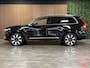 Volvo XC90 T8 AWD Recharge Plus Bright | Trekhaak | 360 Camera | Harman Kardon | 455pk | Adaptieve Cruise Control | Stoelverwarming voor+achter | Stuurwielverwarming | Schuifdak | Full LED Meesturende koplampen | Pilot Assist | BLIS Dode Hoek Detectie | Elektrische voorstoelen geheugen | Lederen bekleding | Zitting verlenging voorstoelen | Lederen dashboard | 21 Inch | Google Infotainment | Keyless Drive | Privacy Glass | Elektrisch bedienbare achterklep | Geïntegreerd kinderzitje achterin | Geïntegreerde zongordijnen achterportieren | Verlichte instaplijsten | 7-Persoons | 4-Zone Climate Control | DAB Radio | Apple Carplay/Android Auto | Onyx Black Metallic |