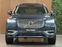 Volvo XC90 T8 AWD Recharge Plus Bright Long Range | Trekhaak | 360° Camera | Harman Kardon | 455pk | Adaptieve Cruise Control | Stoel en Stuurwielverwarming | Schuifdak | Full LED Meesturende koplampen | Google Infotainment | Pilot Assist | BLIS Dode Hoek Detectie | Standkachel met Volvo On Call App | Elektrische voorstoelen geheugen | Lederen bekleding | Zitting verlenging voorstoelen | Lederen dashboard | 20 Inch | Keyless Drive | Parkeersensoren voor+achter | Privacy Glass | Elektrisch bedienbare achterklep | 7-Persoons | 4-Zone Climate Control | Geïntegreerde zongordijnen achterportieren | Verlichte instaplijsten | Draadloos telefoon opladen | Alarm Klasse III | DAB Radio | Apple Carplay/Android Auto | Volvo On Call met mobiele App functie | Denim Blue Metallic |