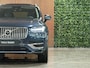 Volvo XC90 T8 AWD Recharge Plus Bright Long Range | Trekhaak | 360° Camera | Harman Kardon | 455pk | Adaptieve Cruise Control | Stoel en Stuurwielverwarming | Schuifdak | Full LED Meesturende koplampen | Google Infotainment | Pilot Assist | BLIS Dode Hoek Detectie | Standkachel met Volvo On Call App | Elektrische voorstoelen geheugen | Lederen bekleding | Zitting verlenging voorstoelen | Lederen dashboard | 20 Inch | Keyless Drive | Parkeersensoren voor+achter | Privacy Glass | Elektrisch bedienbare achterklep | 7-Persoons | 4-Zone Climate Control | Geïntegreerde zongordijnen achterportieren | Verlichte instaplijsten | Draadloos telefoon opladen | Alarm Klasse III | DAB Radio | Apple Carplay/Android Auto | Volvo On Call met mobiele App functie | Denim Blue Metallic |