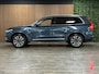 Volvo XC90 T8 AWD Recharge Plus Bright Long Range | Trekhaak | 360° Camera | Harman Kardon | 455pk | Adaptieve Cruise Control | Stoel en Stuurwielverwarming | Schuifdak | Full LED Meesturende koplampen | Google Infotainment | Pilot Assist | BLIS Dode Hoek Detectie | Standkachel met Volvo On Call App | Elektrische voorstoelen geheugen | Lederen bekleding | Zitting verlenging voorstoelen | Lederen dashboard | 20 Inch | Keyless Drive | Parkeersensoren voor+achter | Privacy Glass | Elektrisch bedienbare achterklep | 7-Persoons | 4-Zone Climate Control | Geïntegreerde zongordijnen achterportieren | Verlichte instaplijsten | Draadloos telefoon opladen | Alarm Klasse III | DAB Radio | Apple Carplay/Android Auto | Volvo On Call met mobiele App functie | Denim Blue Metallic |