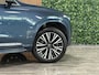 Volvo XC90 T8 AWD Recharge Plus Bright Long Range | Trekhaak | 360° Camera | Harman Kardon | 455pk | Adaptieve Cruise Control | Stoel en Stuurwielverwarming | Schuifdak | Full LED Meesturende koplampen | Google Infotainment | Pilot Assist | BLIS Dode Hoek Detectie | Standkachel met Volvo On Call App | Elektrische voorstoelen geheugen | Lederen bekleding | Zitting verlenging voorstoelen | Lederen dashboard | 20 Inch | Keyless Drive | Parkeersensoren voor+achter | Privacy Glass | Elektrisch bedienbare achterklep | 7-Persoons | 4-Zone Climate Control | Geïntegreerde zongordijnen achterportieren | Verlichte instaplijsten | Draadloos telefoon opladen | Alarm Klasse III | DAB Radio | Apple Carplay/Android Auto | Volvo On Call met mobiele App functie | Denim Blue Metallic |