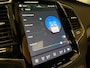 Volvo XC90 T8 AWD Recharge Plus Bright Long Range | Trekhaak | 360° Camera | Harman Kardon | 455pk | Adaptieve Cruise Control | Stoel en Stuurwielverwarming | Schuifdak | Full LED Meesturende koplampen | Google Infotainment | Pilot Assist | BLIS Dode Hoek Detectie | Standkachel met Volvo On Call App | Elektrische voorstoelen geheugen | Lederen bekleding | Zitting verlenging voorstoelen | Lederen dashboard | 20 Inch | Keyless Drive | Parkeersensoren voor+achter | Privacy Glass | Elektrisch bedienbare achterklep | 7-Persoons | 4-Zone Climate Control | Geïntegreerde zongordijnen achterportieren | Verlichte instaplijsten | Draadloos telefoon opladen | Alarm Klasse III | DAB Radio | Apple Carplay/Android Auto | Volvo On Call met mobiele App functie | Denim Blue Metallic |