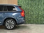 Volvo XC90 T8 AWD Recharge Plus Bright Long Range | Trekhaak | 360° Camera | Harman Kardon | 455pk | Adaptieve Cruise Control | Stoel en Stuurwielverwarming | Schuifdak | Full LED Meesturende koplampen | Google Infotainment | Pilot Assist | BLIS Dode Hoek Detectie | Standkachel met Volvo On Call App | Elektrische voorstoelen geheugen | Lederen bekleding | Zitting verlenging voorstoelen | Lederen dashboard | 20 Inch | Keyless Drive | Parkeersensoren voor+achter | Privacy Glass | Elektrisch bedienbare achterklep | 7-Persoons | 4-Zone Climate Control | Geïntegreerde zongordijnen achterportieren | Verlichte instaplijsten | Draadloos telefoon opladen | Alarm Klasse III | DAB Radio | Apple Carplay/Android Auto | Volvo On Call met mobiele App functie | Denim Blue Metallic |