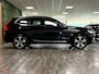 Volvo XC60 T6 AWD Recharge Plus Bright | Trekhaak | 360° Camera | Harman Kardon | Adaptieve Cruise Control | Stoelverwarming voor+achter | Stuurwielverwarming | Schuifdak | Full LED Meesturende koplampen | Pilot Assist | BLIS Dode Hoek Detectie | Elektrische voorstoelen geheugen | Lederen bekleding | Zitting verlenging voorstoelen | 19 Inch | Google Infotainment | Keyless Drive | Privacy Glass | Elektrisch bedienbare achterklep | DAB Radio | Apple Carplay/Android Auto | Draadloos telefoon opladen | Volvo On Call met mobiele App functie | Onyx Black Metallic |