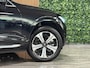 Volvo XC60 T6 AWD Recharge Plus Bright | Trekhaak | 360° Camera | Harman Kardon | Adaptieve Cruise Control | Stoelverwarming voor+achter | Stuurwielverwarming | Schuifdak | Full LED Meesturende koplampen | Pilot Assist | BLIS Dode Hoek Detectie | Elektrische voorstoelen geheugen | Lederen bekleding | Zitting verlenging voorstoelen | 19 Inch | Google Infotainment | Keyless Drive | Privacy Glass | Elektrisch bedienbare achterklep | DAB Radio | Apple Carplay/Android Auto | Draadloos telefoon opladen | Volvo On Call met mobiele App functie | Onyx Black Metallic |
