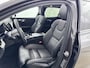 Volvo V60 T6 Recharge Ultra Dark | 18" | Trekhaak | Panoramadak | Head-Up | Full LED | Harman Kardon | Elektr. verst. Stoelen |