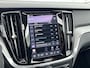 Volvo V60 T6 Recharge Ultra Dark | 18" | Trekhaak | Panoramadak | Head-Up | Full LED | Harman Kardon | Elektr. verst. Stoelen |