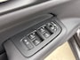 Volvo V60 T6 Recharge Ultra Dark | 18" | Trekhaak | Panoramadak | Head-Up | Full LED | Harman Kardon | Elektr. verst. Stoelen |