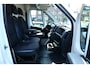 Peugeot Boxer 330 2.0 BlueHDI L2H2 Pro Navigatie / Camera / Trekhaak / PDC / Airco