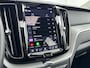 Volvo XC60 T6 Recharge Ultra Dark | 20" Allseason | Luchtvering | 360 Camera | Trekhaak | Head-Up | Panoramadak | Harman Kardon | Elektr. verst. Stoelen