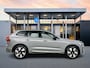 Volvo XC60 T6 Recharge Ultra Dark | 20" Allseason | Luchtvering | 360 Camera | Trekhaak | Head-Up | Panoramadak | Harman Kardon | Elektr. verst. Stoelen