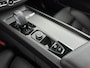 Volvo XC60 T6 Recharge Ultra Dark | 20" Allseason | Luchtvering | 360 Camera | Trekhaak | Head-Up | Panoramadak | Harman Kardon | Elektr. verst. Stoelen