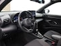 Toyota Yaris Cross 1.5 Hybrid 115 Business Plus - 17 INCH LICHT METALEN VELGEN - NAVIGATIE - CAMERA - PARKEERSENSOREN VOOR/ ACHTER - CLIMATE CONTROL - ARMSTEUN VOOR - KEYLESS ENTRY/ START - PASSAGIERSSTOEL IN HOOGTE VERSTELBAAR