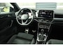 Volkswagen T-Roc 1.5 TSI 150pk DSG R-Line | LED Matrix | Achteruitrijcamera | Adaptieve Cruise Control | App Connect