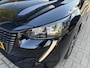 Peugeot 208 1.2 Turbo 100PK Allure | Navigatie via Telefoon | All season banden | Keyless Entry/Start | Climate Control | Stoelverwarming | LED Verlichting | Camera | Parkeersensoren | Cruise Control | Lichtmetalen Velgen | Half Lederen Bekleding |