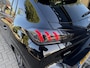 Peugeot 208 1.2 Turbo 100PK Allure | Navigatie via Telefoon | All season banden | Keyless Entry/Start | Climate Control | Stoelverwarming | LED Verlichting | Camera | Parkeersensoren | Cruise Control | Lichtmetalen Velgen | Half Lederen Bekleding |
