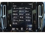 Volvo XC40 T4 R-Design - Panorama/schuifdak - IntelliSafe Assist & Surround - Harman/Kardon audio - Adaptieve LED koplampen - Parkeercamera achter - Verwarmde voorstoelen - Parkeersensoren voor & achter - Draadloze tel. lader - Schakelpaddles aan stuur - Extra getint glas - Inklapbare trekhaak - 18' LMV