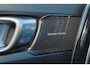 Volvo XC40 T4 R-Design - Panorama/schuifdak - IntelliSafe Assist & Surround - Harman/Kardon audio - Adaptieve LED koplampen - Parkeercamera achter - Verwarmde voorstoelen - Parkeersensoren voor & achter - Draadloze tel. lader - Schakelpaddles aan stuur - Extra getint glas - Inklapbare trekhaak - 18' LMV