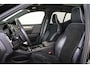 Volvo XC40 T4 R-Design - Panorama/schuifdak - IntelliSafe Assist & Surround - Harman/Kardon audio - Adaptieve LED koplampen - Parkeercamera achter - Verwarmde voorstoelen - Parkeersensoren voor & achter - Draadloze tel. lader - Schakelpaddles aan stuur - Extra getint glas - Inklapbare trekhaak - 18' LMV