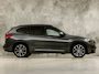 BMW X1 xDrive25e M Sport High Executive 221Pk Automaat (SOH 81,8%, PANORAMADAK, M PAKKET, GROOT NAVI, LEDER, STOELVERWARMING, SPORTSTOELEN, GETINT GLAS, SFEERVERLICHTING, NIEUWSTAAT)