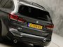 BMW X1 xDrive25e M Sport High Executive 221Pk Automaat (SOH 81,8%, PANORAMADAK, M PAKKET, GROOT NAVI, LEDER, STOELVERWARMING, SPORTSTOELEN, GETINT GLAS, SFEERVERLICHTING, NIEUWSTAAT)