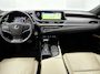 Lexus ES 300h President Line | BTW voertuig | Schuif/kantel dak| Mark Levinson | 360 Camera | Memory Seat | Stoel+stuurverwarming | Stoelventilatie | KXJ-43-X