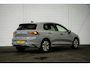 Volkswagen Golf 1.0 eTSI Life Automaat | ACC | Stuur-/Stoelverwarming | Navigatie |