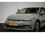 Volkswagen Golf 1.0 eTSI Life Automaat | ACC | Stuur-/Stoelverwarming | Navigatie |