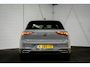 Volkswagen Golf 1.0 eTSI Life Automaat | ACC | Stuur-/Stoelverwarming | Navigatie |