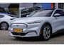 Ford Mustang Mach-E RWD 75 kWh | Panoramadak | LEDER | Apple Carplay | L.M. Velgen | Trekhaak | Achteruitrijcamera | Airco (automatisch) | Apple Carplay/Android Auto|telefoonintegratie premium