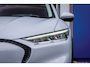 Ford Mustang Mach-E RWD 75 kWh | Panoramadak | LEDER | Apple Carplay | L.M. Velgen | Trekhaak | Achteruitrijcamera | Airco (automatisch) | Apple Carplay/Android Auto|telefoonintegratie premium