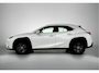 Lexus UX 250h Business Line | Navigatie | Stoel+stuurverwarming | Cruise Control Adaptive | Achteruitrijcamera | Bluetooth | Parkeersensoren voor |