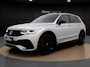 Volkswagen Tiguan 1.4 TSI eHybrid R-Line | Pano Dak | Trekhaak | Black Style | Head-Up Display | ACC | Side Assist | Elek Achterklep | Stuur-/Stoelverwarming | IQ Light | 20'' |